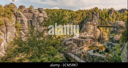 Château de Neurathen vu du Pont Bastei, Suisse saxonne, Saxe, Allemagne Banque D'Images