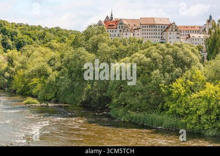 Vue du château Renaissance de Colditz, Saxe, Allemagne vu de la rivière Zwickauer Mulde Banque D'Images
