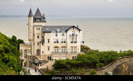 La Villa Belza à Biarritz, France, par une journée de mauvais temps sur la côte atlantique Banque D'Images