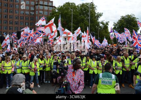 marche de Tommy Robinson 'Unite the Kingdom' dans les rues de Londres le 13 septembre 2025 Banque D'Images