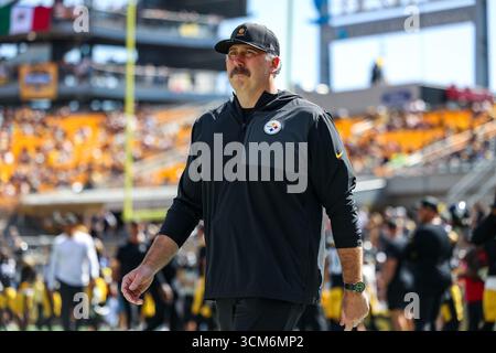 Pittsburgh, Pennsylvanie, États-Unis. 14 septembre 2025. ARTHUR SMITH, coordinateur offensif des Pittsburgh Steelers, avant le match de football de la NFL entre les Steelers de Pittsburgh et les Seahawks de Seattle à Pittsburgh, en Pennsylvanie. (Crédit image : © Brent Gudenschwager/ZUMA Press Wire) USAGE ÉDITORIAL SEULEMENT ! Non destiné à UN USAGE commercial ! Crédit : ZUMA Press, Inc/Alamy Live News Banque D'Images