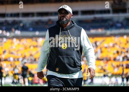 Pittsburgh, Pennsylvanie, États-Unis. 14 septembre 2025. MIKE TOMLIN, coack en chef des Steelers de Pittsburgh, avant le match de football NFL entre les Steelers de Pittsburgh et les Seahawks de Seattle à Pittsburgh, en Pennsylvanie. (Crédit image : © Brent Gudenschwager/ZUMA Press Wire) USAGE ÉDITORIAL SEULEMENT ! Non destiné à UN USAGE commercial ! Crédit : ZUMA Press, Inc/Alamy Live News Banque D'Images