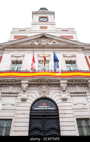 Maison royale du bâtiment historique de la poste servant actuellement de bureau du Président de la Communauté de Madrid à Puerta del sol, Madrid Banque D'Images