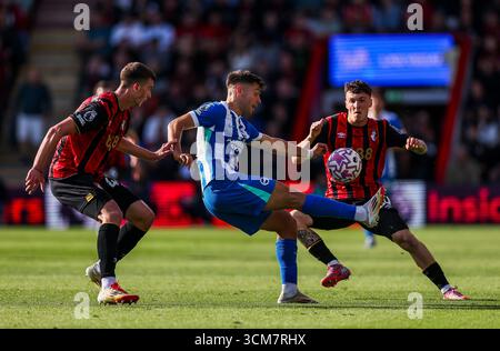 Stefanos TZIMAS (au centre) de Brighton et Hove Albion en action lors du match de premier League au Vitality Stadium de Bournemouth. Date de la photo : samedi 13 septembre 2025. Banque D'Images