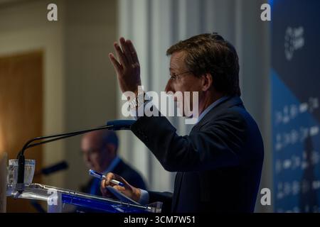 Madrid, Espagne. 15 septembre 2025. José Luis Martínez-Almeida, maire de Madrid, participe à un petit-déjeuner informatif à l'hôtel four Seasons. Crédit : SOPA images Limited/Alamy Live News Banque D'Images