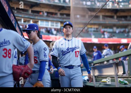 San Francisco, Californie, États-Unis. 14 septembre 2025. Los angeles dodgers SHOHEI OHTANI quitte le dugout avec ses coéquipiers après leur victoire sur les géants de San francisco à Oracle Park. (Crédit image : © Yichin Hou/ZUMA Press Wire) USAGE ÉDITORIAL SEULEMENT ! Non destiné à UN USAGE commercial ! Crédit : ZUMA Press, Inc/Alamy Live News Banque D'Images