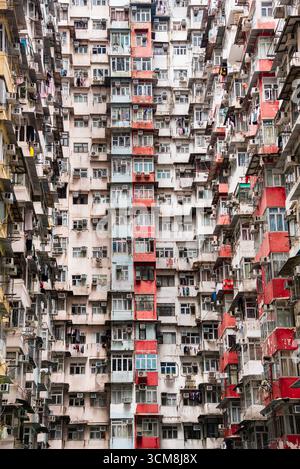 Monster Building, un logement résidentiel densément peuplé à Hong Kong. Banque D'Images