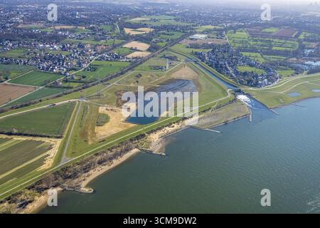 Vue aérienne, chantier de construction de la digue du Rhin, nouvel et ancien estuaire d'Emscher, structure en chute estuaire d'Emscher, pont d'Emscher Hagelstrasse, Rheinaue Walsum, Banque D'Images