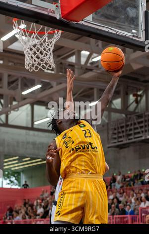 Tuebingen, Allemagne. 14 septembre 2025. Melkisedek Moreaux (Tigers Tuebingen #23) GER, Tigers Tuebingen v. basket Swans Gmunden, Basketball, Herren, Vorbereitung 2. Barmer Basketball Bundesliga, Testspiel, Spielzeit 2025/2026, 14.09.2025, Foto : Eibner-Pressefoto/Wolfgang Frank crédit : dpa/Alamy Live News Banque D'Images