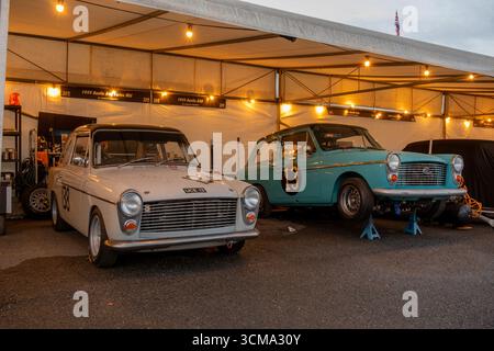 Septembre 2025 - Austin A40 voitures dans le paddock au premier feu à Goodwood Revival Banque D'Images
