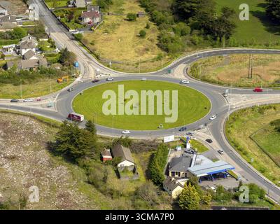 Rond-point près de Ennis, Ennis, COUNTY CLARE, Clare, Irlande, Europe, IE, vue aérienne, vue des yeux d'oiseau, photographie aérienne, photographie aérienne, aperçu Banque D'Images