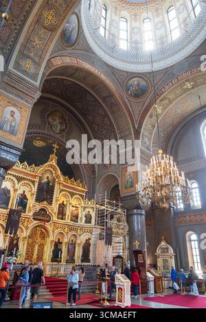 Helsinki, Finlande - 16 mai 2025 : intérieur de la cathédrale d'Uspenski de l'église orthodoxe de Finlande, monument de la ville. Banque D'Images