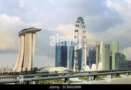 Grande roue Singapore Flyer, futuriste Marina Bay Sands Hotel, architecte Moshe Safdie, Marina Bay, Downtown Core, Singapour, Asie, voyages, tourisme, Banque D'Images