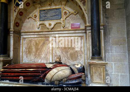 Cathédrale de Wells - monument à John Still évêque de Bath and Wells 1593 - 1601, Wells, Somerset, Angleterre. Prise en juillet 2025. été Banque D'Images