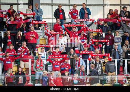 Silkeborg, Danemark. 14 septembre 2025. Les fans de football de Silkeborg SONT vus sur les gradins lors du match de 3F Superliga entre Silkeborg IF et Odense BK au Jysk Park à Silkeborg. Crédit : Gonzales photo/Alamy Live News Banque D'Images