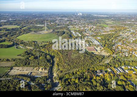 Vue aérienne, tas de scories 22 Heringstrasse, Mottbruchhalde avec éolienne, zone commerciale Boystrasse, Brauck, Gladbeck, Ruhr area, Rhénanie-du-Nord-Westphalie Banque D'Images