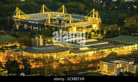 Photographie aérienne, signal Iduna Park Bundesliga stade BVB Borussia Dortmund, Westfalenhalle, Dortmund, région de la Ruhr, Rhénanie du Nord-Westphalie, Allemagne, Banque D'Images