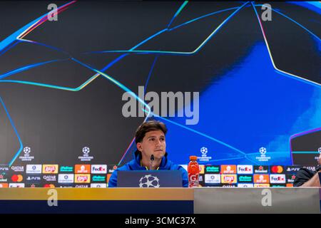 Madrid, Madrid, Espagne. 15 septembre 2025. MADRID, ESPAGNE - 15 SEPTEMBRE : Leonardo Balerdi de l'Olympique de Marseille s'exprime dans la salle de presse lors de la séance d'entraînement et de la conférence de presse avant le match de l'UEFA Champions League 2024/25 contre le Real Madrid CF à l'Estadio Santiago Bernabeu le 15 septembre 2025 à Madrid, Espagne. (Crédit image : © Alberto Gardin/ZUMA Press Wire) USAGE ÉDITORIAL SEULEMENT ! Non destiné à UN USAGE commercial ! Crédit : ZUMA Press, Inc/Alamy Live News Banque D'Images