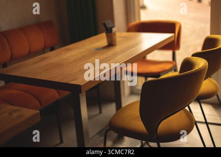 Intérieur d'un café confortable Banque D'Images
