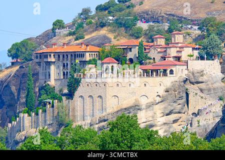 Vue pittoresque du monastère Saint de Varlaam ou de tous les Saints dans les Météores, Kalabaka, Grèce Banque D'Images