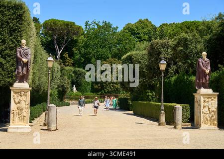 Jardins de Boboli, Giardino di Boboli, jardins formels conçus entre le XVIe et XVIIe siècles avec des statues Renaissance et des fontaines ornées, Florenc Banque D'Images