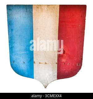 Ancien bouclier d'armoiries français en bois isolé sur un fond blanc Banque D'Images
