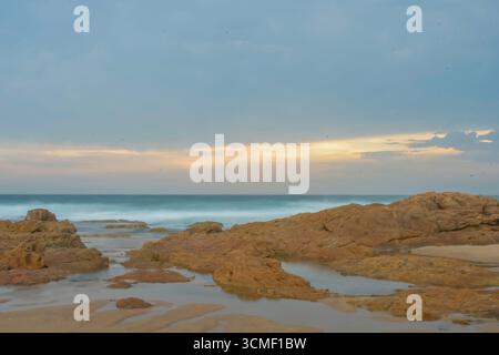 Plage sauvage et moins fréquentée de KZN South Cioast Durban près de Hibberdene et port shepstone Banque D'Images