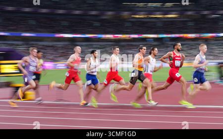 Tokyo, Japon. 16 septembre 2025. Les athlètes concourent pendant la manche masculine du 800 m aux Championnats du monde d'athlétisme 2025 à Tokyo, Japon, le 16 septembre 2025. Crédit : Jia Haocheng/Xinhua/Alamy Live News Banque D'Images