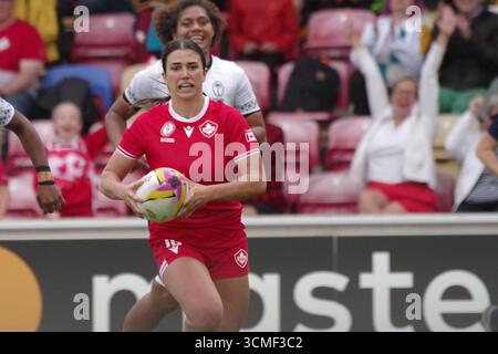York, Angleterre, 23 août 2025. Emily Tuttosi joue pour le Canada contre les Fidji dans la Coupe du monde de rugby féminin au York Community Stadium. Crédit : Colin Edwards Banque D'Images