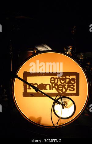 Arctic Monkeys participe à la tournée Shockwave NME Awards à Cardiff, le 11 février 2006 Banque D'Images