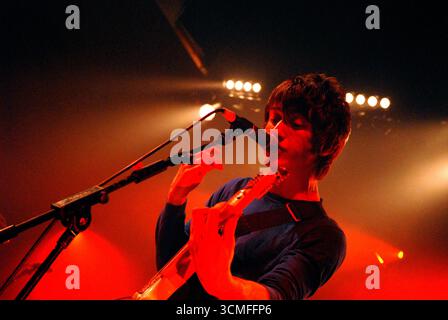 Arctic Monkeys participe à la tournée Shockwave NME Awards à Cardiff, le 11 février 2006 Banque D'Images