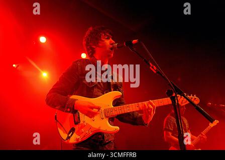 Arctic Monkeys participe à la tournée Shockwave NME Awards à Cardiff, le 11 février 2006 Banque D'Images