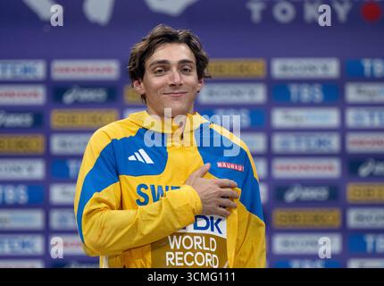 Tokyo, japonais. 16 septembre 2025. TOKYO, Japon., . Le suédois Armand Duplantis reçoit sa médaille d'or en voûte à la perche lors des Championnats du monde d'athlétisme au stade national du Japon à Tokyo, au Japon. Photo : Christine Olsson/TT/Code 10430 crédit : TT News Agency/Alamy Live News Banque D'Images