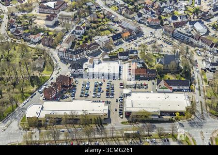 Vue aérienne, Lippecarree shopping centre at Herringer Markt, Evangelical tenu Victor Church, Herringen, Hamm, Ruhr area, North Rhine-Westphalia, allemand Banque D'Images