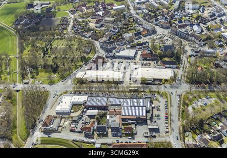Vue aérienne, Lippecarree shopping centre at Herringer Markt, Evangelical tenu Victor Church, Herringen, Hamm, Ruhr area, North Rhine-Westphalia, allemand Banque D'Images