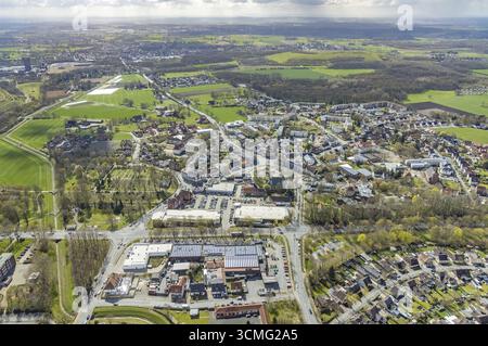 Vue aérienne, Lippecarree shopping centre at Herringer Markt, Evangelical tenu Victor Church, Herringen, Hamm, Ruhr area, North Rhine-Westphalia, allemand Banque D'Images