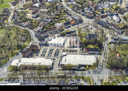 Vue aérienne, Lippecarree shopping centre at Herringer Markt, Evangelical tenu Victor Church, Herringen, Hamm, Ruhr area, North Rhine-Westphalia, allemand Banque D'Images
