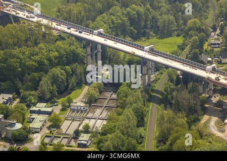Vue aérienne, pont d'Angerbachtal, nouveau tronçon autoroutier de l'A44, fermeture de l'écart entre Ratingen-Ost et Velbert, Heiligenhaus, région de la Ruhr, Rhénanie du Nord- Banque D'Images