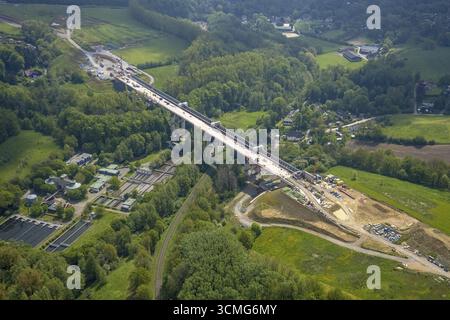 Vue aérienne, pont d'Angerbachtal, nouveau tronçon autoroutier de l'A44, fermeture de l'écart entre Ratingen-Ost et Velbert, Heiligenhaus, région de la Ruhr, Rhénanie du Nord- Banque D'Images