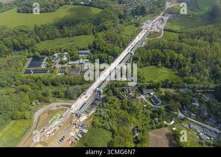 Vue aérienne, pont d'Angerbachtal, nouveau tronçon autoroutier de l'A44, fermeture de l'écart entre Ratingen-Ost et Velbert, Heiligenhaus, région de la Ruhr, Rhénanie du Nord- Banque D'Images