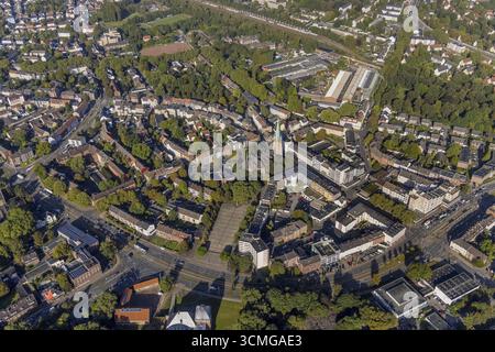 Vue aérienne, zone piétonne Essener Strasse avec église Hippolytus et Josef-Buescher-Platz dans le quartier Horst de Gelsenkirchen, Ruhr zone, No Banque D'Images