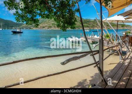 Restaurant de plage sur l'île de Pinel, du côté français de l'île caribéenne de Saint Martin (Sint Maarten), Antilles Banque D'Images