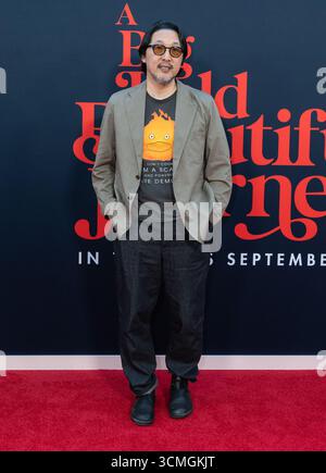 Kogonada assiste à la première du film A Big Bold Beautiful Journey à l'AMC Lincoln Square à New York, NY, le 15 septembre 2025. Banque D'Images