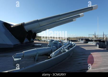 Canons de 16 pouces à bord de l'USS North Carolina (BB-55) à Wilmington, Caroline du Nord. Banque D'Images