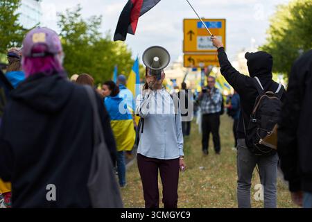 Marche le jour de l'indépendance ukrainienne à Berlin, Allemagne, 2025. Banque D'Images