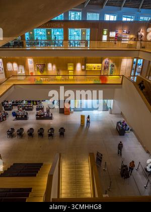 The main Hall, The Design Museum, Kensington, Londres, Angleterre, UK, GB. Banque D'Images
