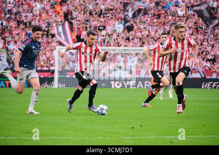 Bilbao, Biscaye, Espagne - 16 septembre 2025 : Alex Berenguer de l'Athletic Club dribble le ballon dans le match Athletic Club vs Arsenal Football Club, dans le cadre de l'UEFA Champions League 2025, qui s'est tenu au stade San Mamés. Crédit : Rubén Gil/Alamy Live News. Banque D'Images