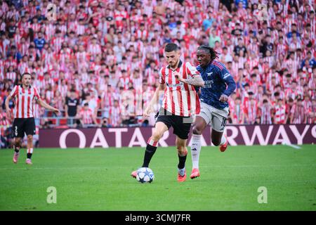 Bilbao, Biscaye, Espagne - 16 septembre 2025 : Oihan Sancet of Athletic Club dribble le ballon dans le match Athletic Club vs Arsenal Football Club, qui fait partie de l'UEFA Champions League 2025, qui s'est tenu au stade San Mamés. Crédit : Rubén Gil/Alamy Live News. Banque D'Images
