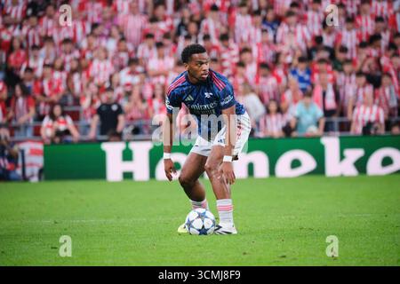 Bilbao, Biscaye, Espagne - 16 septembre 2025 : Jurrien Timber de l'Arsenal Footbal Club dans le match Athletic Club vs Arsenal Football Club, dans le cadre de l'UEFA Champions League 2025, qui s'est tenu au stade San Mamés. Crédit : Rubén Gil/Alamy Live News. Banque D'Images