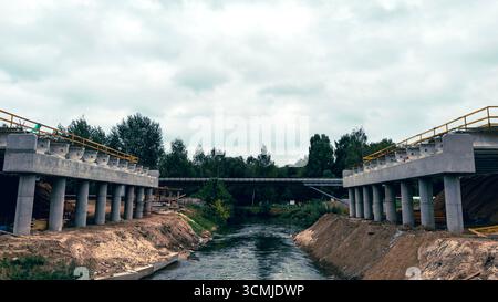 Construction du pont de la ville. Photo de haute qualité Banque D'Images